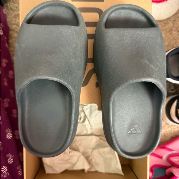 Adidas Yeezy Slide in Gray - Picture 2 of 3